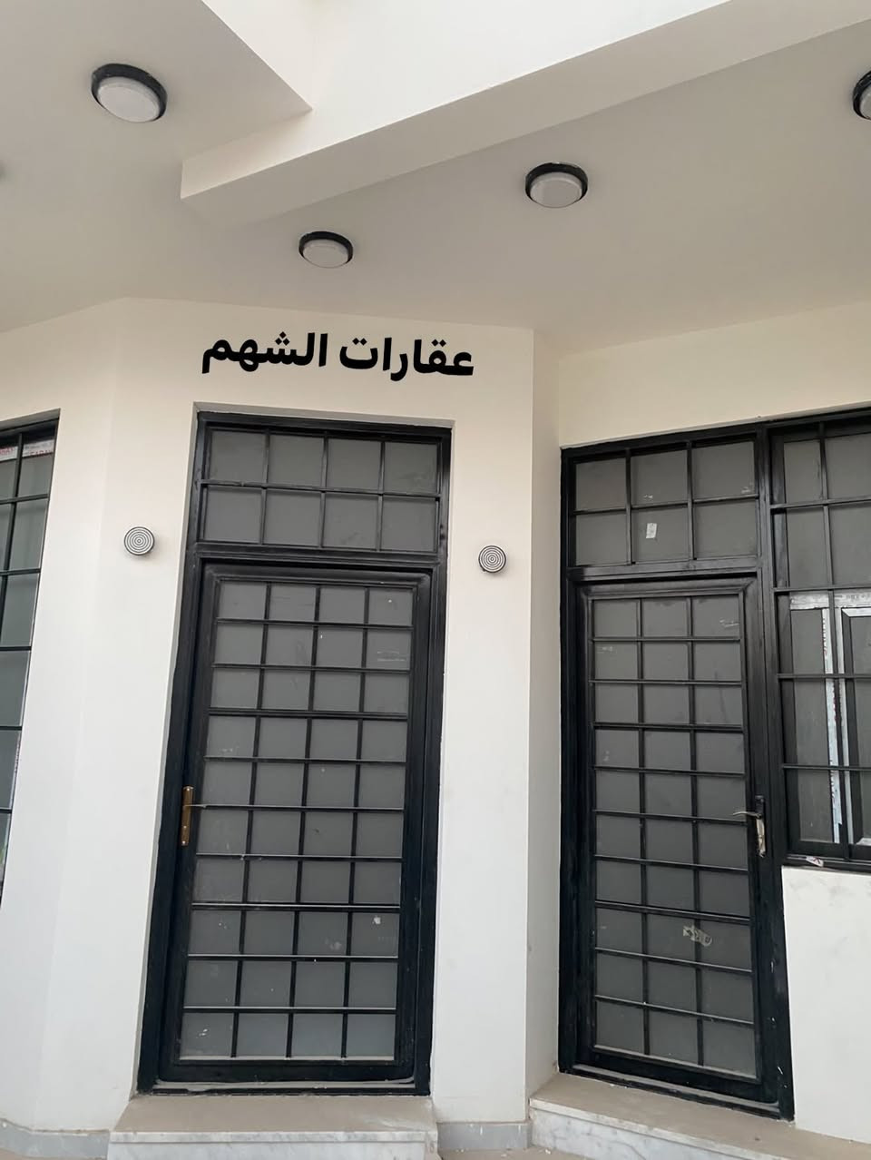 مشتمل للبيع
حي الجبيرية الثانية 

خلف ناجي ابو الشربت

المساحة (125) شارع (15) 

يتكون من (3)غرف البيت 🏠  

للاستفسار (***********)
