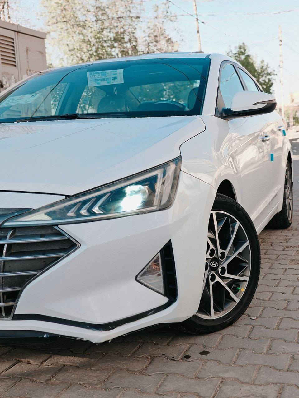 سلام عليكم
هونداي الانترا 
موديل 2020
 خليجيه بيها صبغ قليل بالجاملغ الخلفي باقي السياره كفاله 
فول موصفات 1/1
موصفات 
محرك 2.0 دوش 
فتحة سقف 
بصمة 
بصمه ابواب 
شاشة كبيره 
حساس امامي 
حساس خلفي 
 كامره دواره 
داخل جلد ومغلف جلد 
تخم تاير 
گير ومكينه كفاله عامه 
قطعتين تبريد 
تبريد ثلج
ماشيه ١٠٤km وقابل للزياده 
صدر حداديه جديده السياره جاهزه للاخير مابيها كل نقص 
رقم بغداد الجديد انكليزي 
تحويل مباشر سياره ب اسمي 
مكاني بغداد ام الكبر سعر 163وبيها مجال 
هاتف/‍***********
