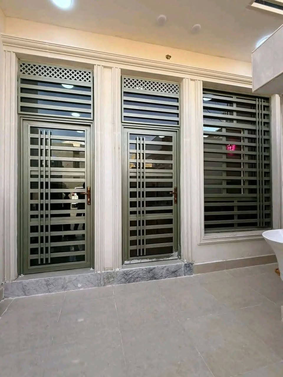 🏠   دار الــبــيـع شــيــشـــان الـثـانــيــه  🏠
       قرب مدرسة أبو القاسم الخوئي 

           المساحه (200)متر 20×10 
            يتكون الطابق واحد الارضي  
  🏡 غرفه نوم وصالة+دبل فاليوم 🏡
              واستقبال ومطبخ ممر
🛁وصحيات خارجية 🚿وداخلية 🚽

  🛑للاستفسار مراسلة الصفحه او الاتصال
             (📲***********
