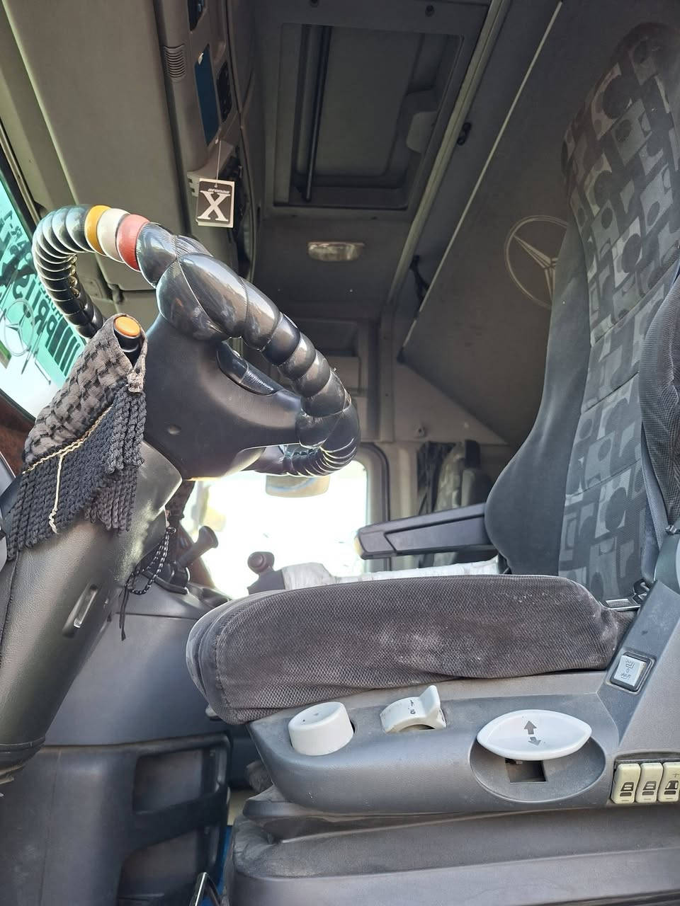 مرسيدس اكتروس موديل 2006 رقم دهوك الحجم 1844 سياره روتايجر صاروخ سياره كفاله تانك 2016 موصل العنوان الانبار الرمادي رقم الهاتف*********** طونات جي بي اس كامله السياره
