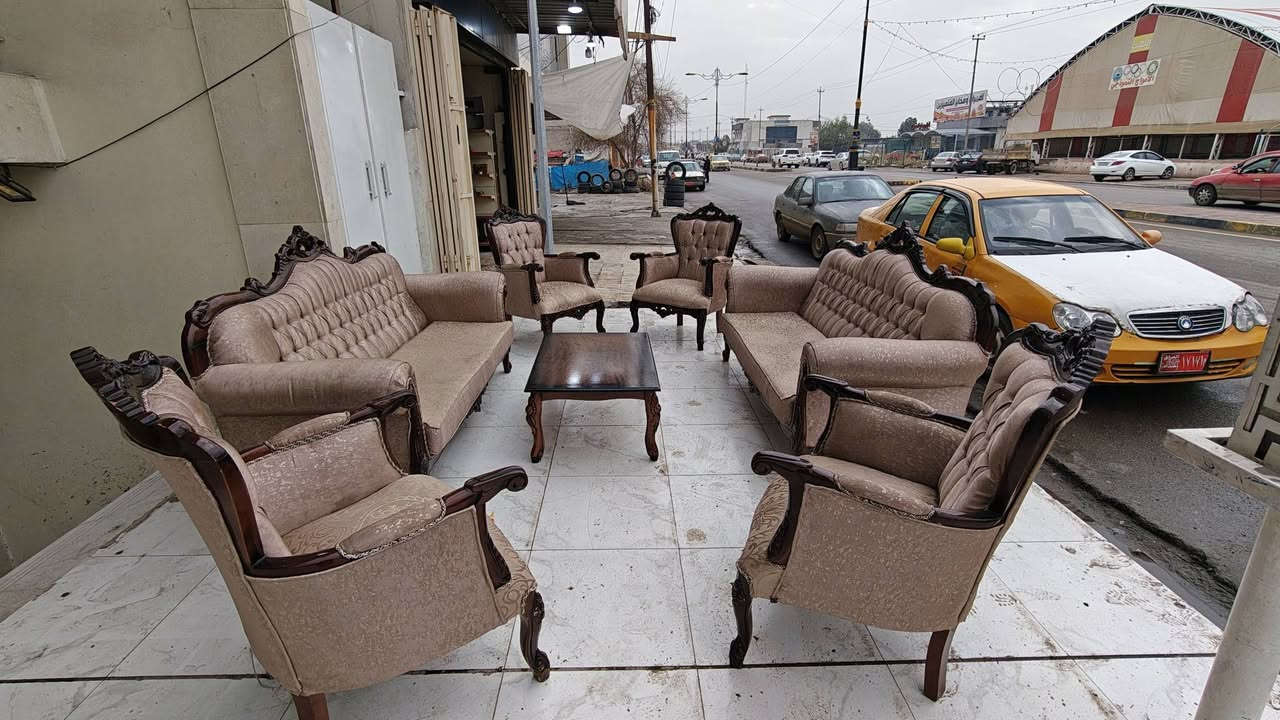 طخم رئاسي كلاسيك تركي مستعمل نظيف جدا جدا 
طخم 10 نفرات خشب زان الاصلي موديل حديث 
بسعر مغري مع ميز وسطي 
للطلب والاستفسار يرجى زيارة موقعنا في الموصل سايدين القادسية الاولى قرب جامع علي بن ابي طالب مقابل ملعب الأمواج أو الاتصال على الارقام التاليه 
***********
***********
