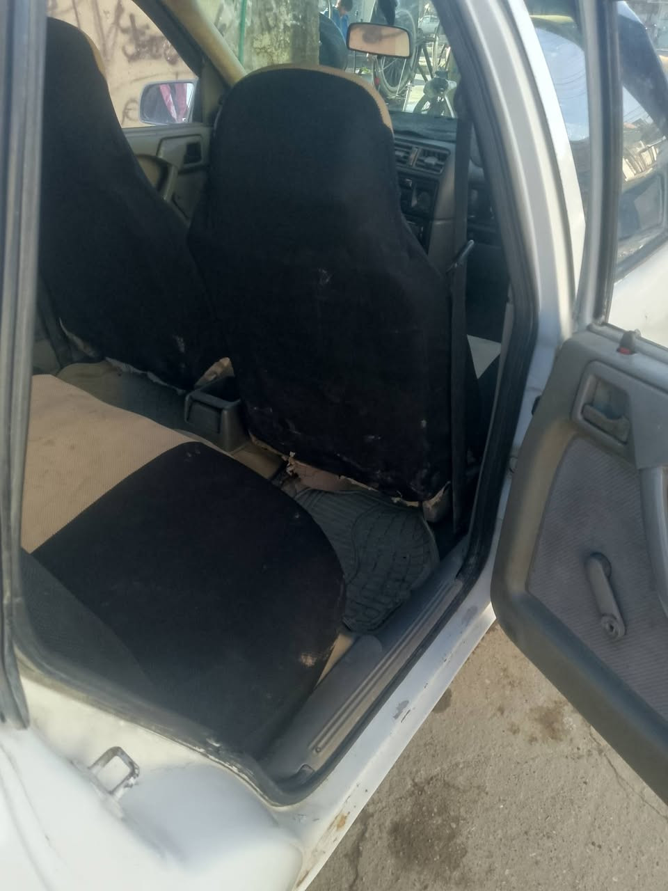 السلام عليكم اوبل فكتوره حجم 16 موديل 91 كربون بنزين  صبغ بها بس دوائر ودواسات محرك شرط كير شرط  تواير جدد شرطه التحويل سعر 46 بها مجال رقم الموبايل
***********
