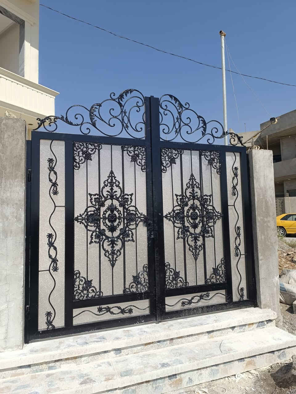 حداده الاخوين لعمل الابواب وشبابيك والسقايف وصندويج بنر صناعه الكرامه قرب ساحه بغداد اتصل وتدلل ***********///***********
