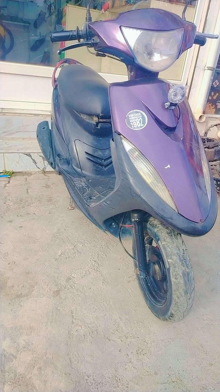 سلام عليكم شباب دراجه لبيع محرك ما مفتوح كبس كهربائية سلف كلها شقال دراجه اي عيب ما بي وكفرات نضيفه السعر 450 وبي مجال


**إذا كنت صاحب هذا الإعلان وتريد حذفه لأي سبب، رجاءا أرسل رسالة إلى الدعم الفني**