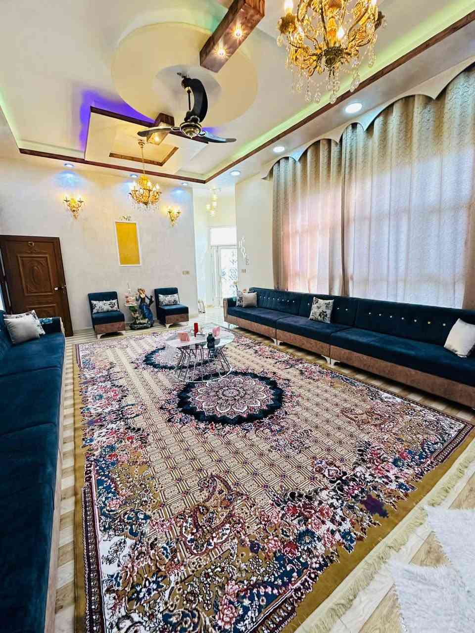 دار سكني للبيع 320 متر ركن
طابق واحد غرفتين نوم وصاله وصحيات بناء حديث كامل مع الأثاث (طاقة شمسية 16 أمبير ليلي نهاري +اثاث مطبخ +اثاث استقبال سبالت عدد 3 ) 
السادة مقابيل مستوصف السادة يبعد 150 م عن المستوصف
للاستفسار ***********
