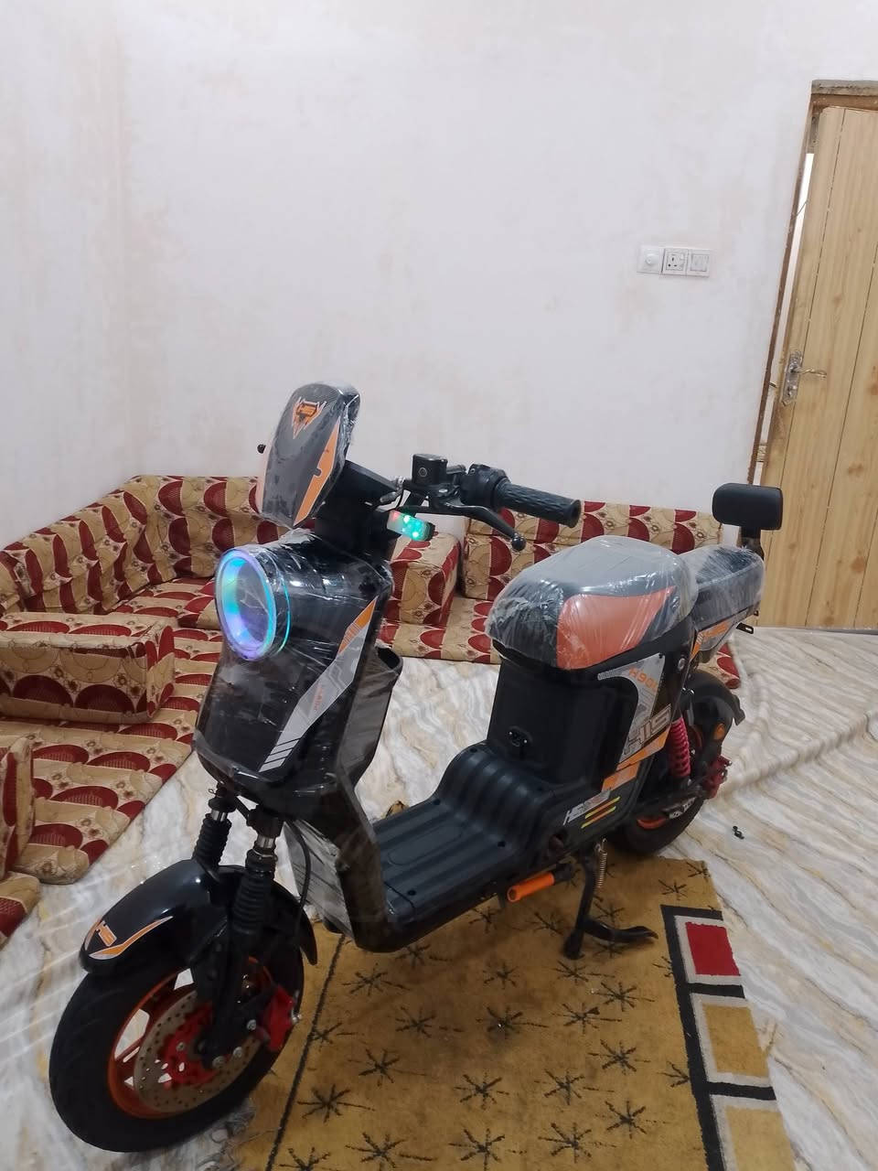 السلام عليكم دراجه شحن اكس 900 دراجه جديده كلش ربع دينار ما تصرف عليها موديل 2025 دراجه حلوه ونظيفه بطاريات جدا شرط الفحص بسرعه 99 سويجين زائد بصمه دراجه ما ناقصها اي شيء مكان البصره القبله سعر الدراجه 400 بيها مجال للشراي والشراء ينتصر على هذا الرقم ***********
