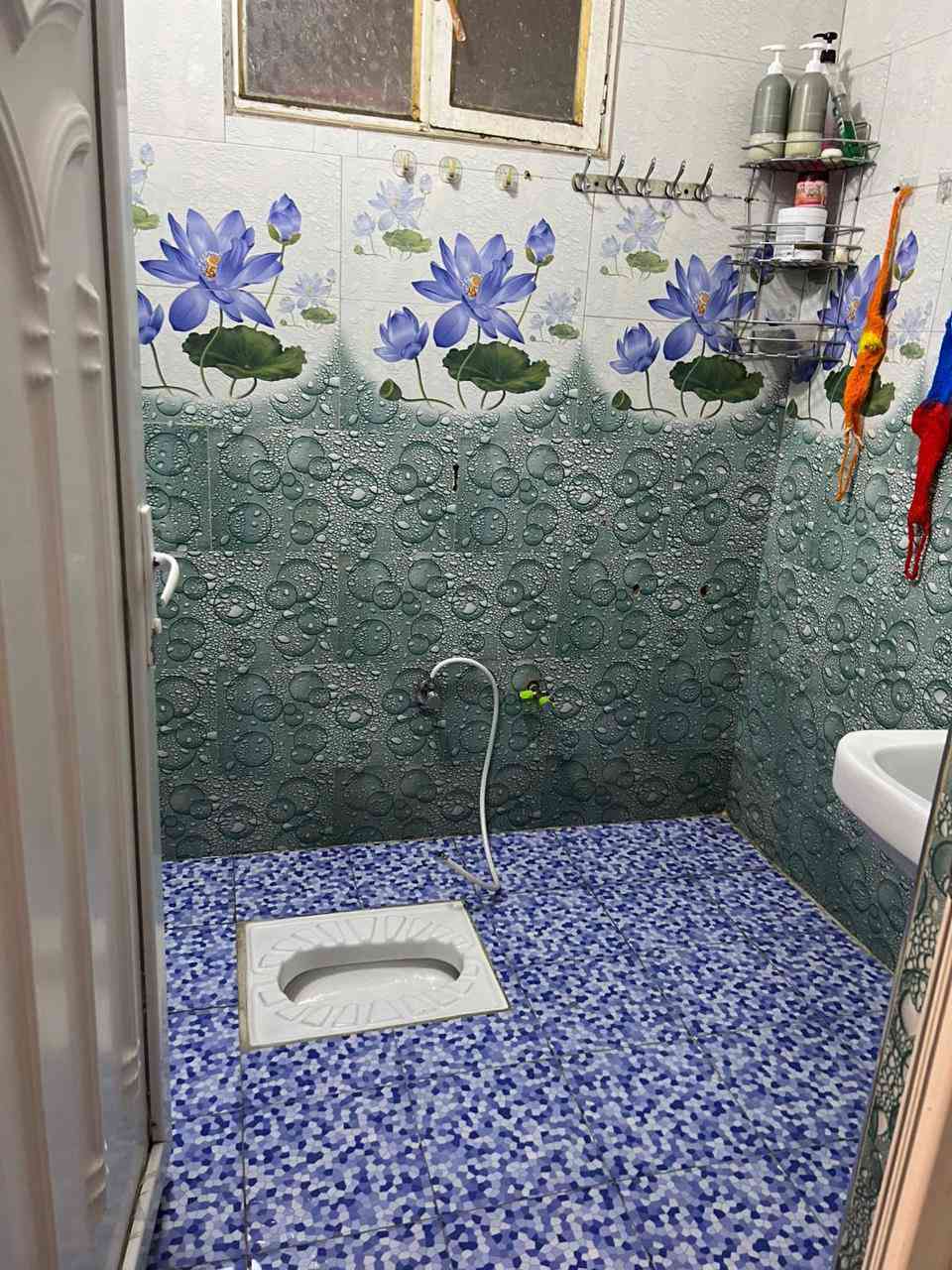 (دار للبيع  طابو صرف خلف سوق شلال شارع المختار)ثلاثة طوابق يحتوي على 4غرف نوم و٤حمامات  واستقبال ومطبخ   بناء حديث درجة أولى  ////***********مساحه ١٠٠ متر باسم صاحب البيت
