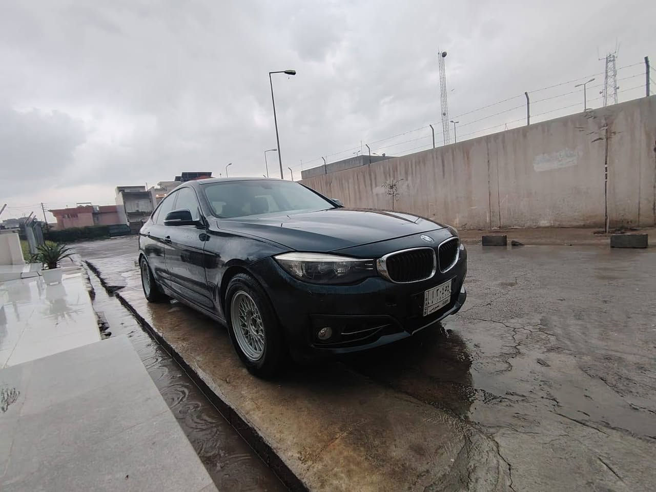 للبيع والمراوس . BMW
موديل 15.  كير عادي 
  سيارة كاز 
   وكالة عامة بسمي 
  كيرومحرك وتبريد عل وضع الشركة
   السعر.   75. 
***********
