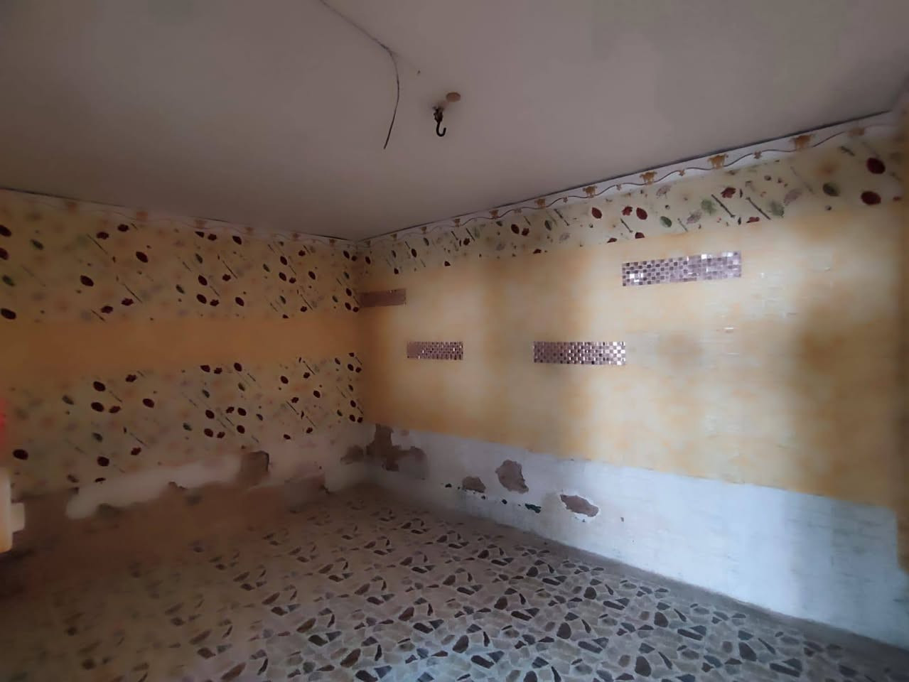 على بركة الله 
دار سكن للبيع حي الشرطه قرب سكله سبايكر المساحه 200 متر
مطلوب للمبادره مصرف العقاري بس باليد تدفع 60 والباقي على الكفيل هو اللي يسدد هو كفيل وهو يسدد صاحب الدار للاستفسار اكثر الاتصال على الرقم 
***********
