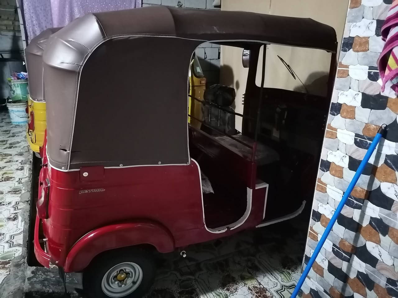 تكتك عشرين رقم وسنويه السعر خمسه وتسعميه 
هاذ رقمي ***********
