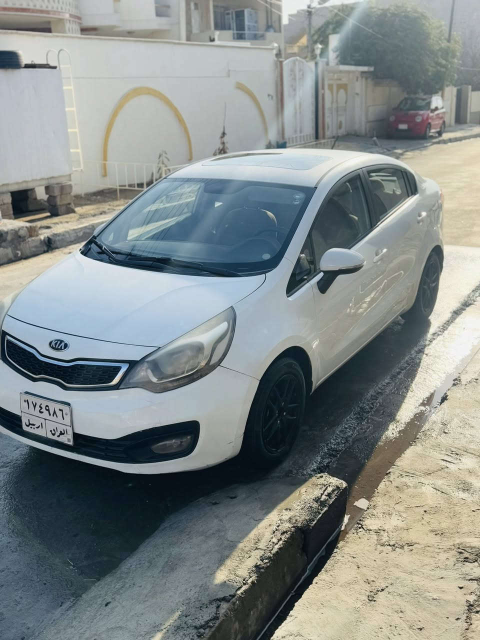 كية ريو ٢٠١٤
وارد خليجي 
محرك ١٤ قطرتين 
 فول مواصفات تحكمات ستيرن وفتحة سقف 
لون ابيض داخل مشمشي 
كابون بانزين  
ضررها شبر بل جاملغ +ربع الباب الخلفي معدل حار 
السعر١٠٥ $وبيها مجال للشراي 
الرقم ***********
التواصل عل واتساب 
موقعي موصل ١٧ تموز
