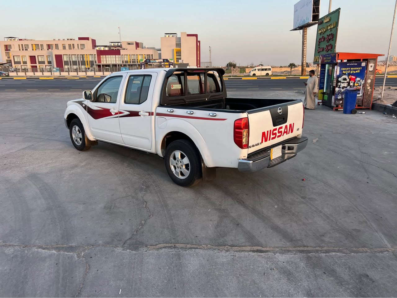 السلام عليكم للبيع نيفاره 2013رقم بصره تحويل ثاني يوم سياره جاهزه مكينه كير حداده تخم تاير تبريد ثلج تحكمات استيرن شاشه وكامره اشاره بل مري سياره جاهزه ما تصرف عليه الف العنوان البصره ***********  
السعر 90وبيه مجال
