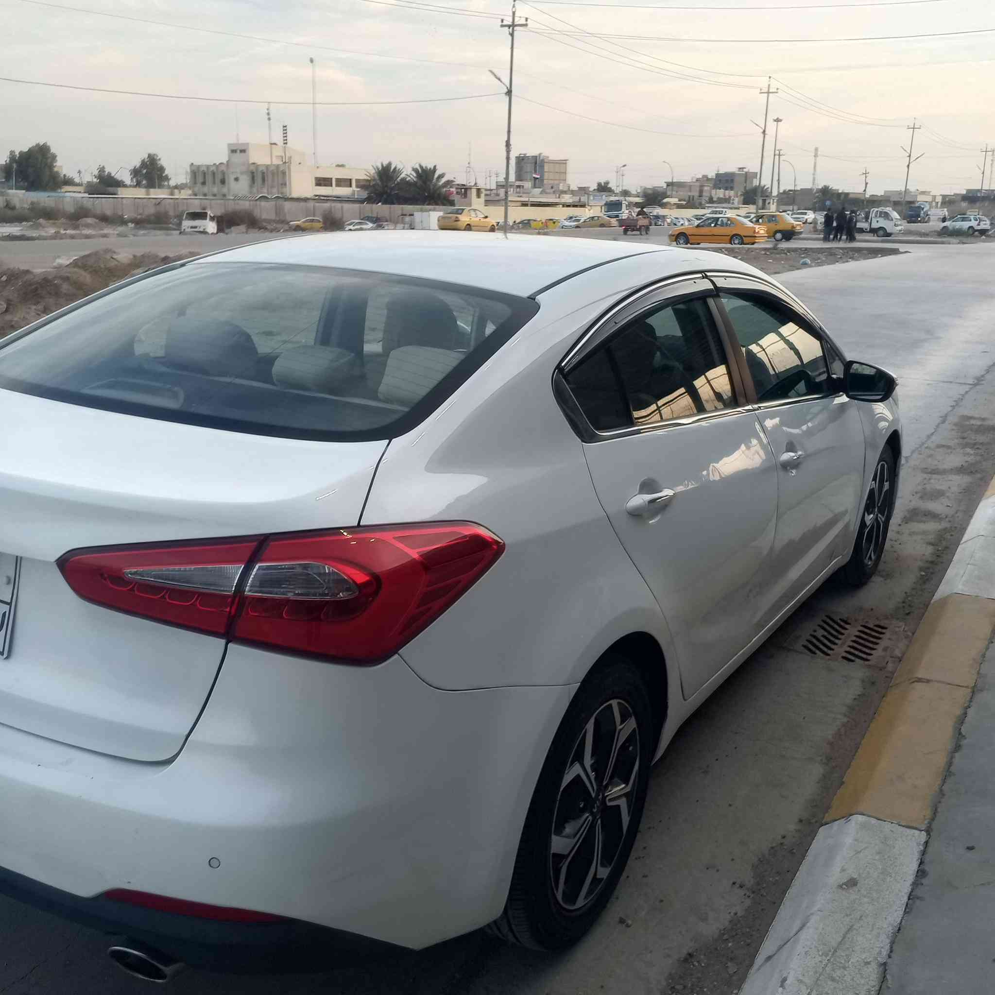 سيراتو موديل ٢٠١٤ رقم اربيل فول مواصفات تحكمات استيرن شفتات فتحه بل قماره ماشيه 150 استيرن مري شفط تخم تاير ويل جديد حداديه جاهزة تبريد تدفئه سياره جاهزه للاخير فقط صبغ ٦قطع رش بدون حادث مكينه ١٦٠٠ مامفتوح سياره خليجيه دوشمه كاعيات سنتر لوك اثنين بصمات وياها مكان السياره واسط مركز المدينة السعر البيع ١١٠وبيها اشويه مجال***********
