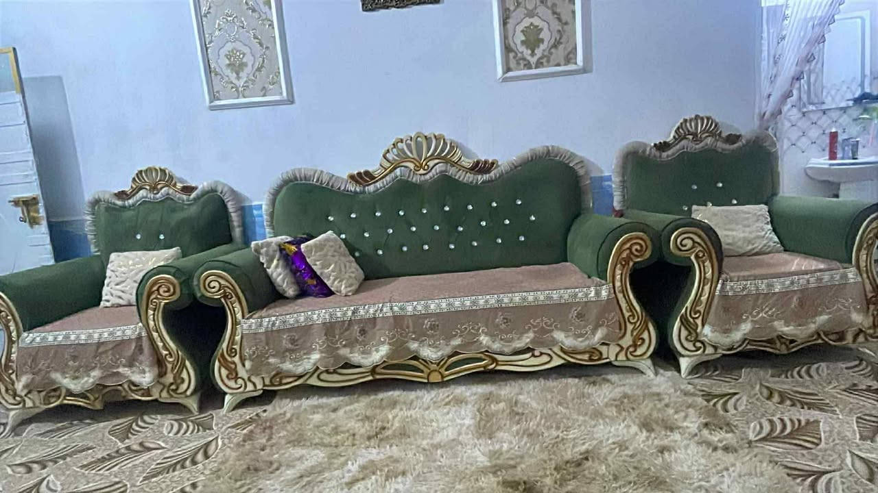 سلام عليكم أعزائي قنفات عدد ٥ كاملات ونضيفات جدد كارتون للبيع لعنوان العماره السعر ٤٠٠ الف متواجد ماسنجر الرقم ***********
