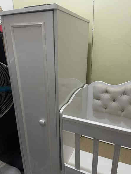 سرير اطفال🥳 للبيع نظيفه كلش حلو 🌹
درجه أوله شرط 💮ماخذه ب٢٩٠ ألف 
أريده١٢٠ألف وبي مجال حق الجيه
 بحي النداء ***********
