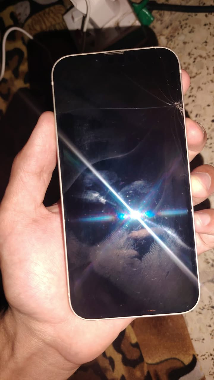 للبيع ١٣عادي  بطاريه٨٠ ذاكره ١٢٨
السعر٣٥٠ كسر بشاشة مبين بصوره فقط


**إذا كنت صاحب هذا الإعلان وتريد حذفه لأي سبب، رجاءا أرسل رسالة إلى الدعم الفني**