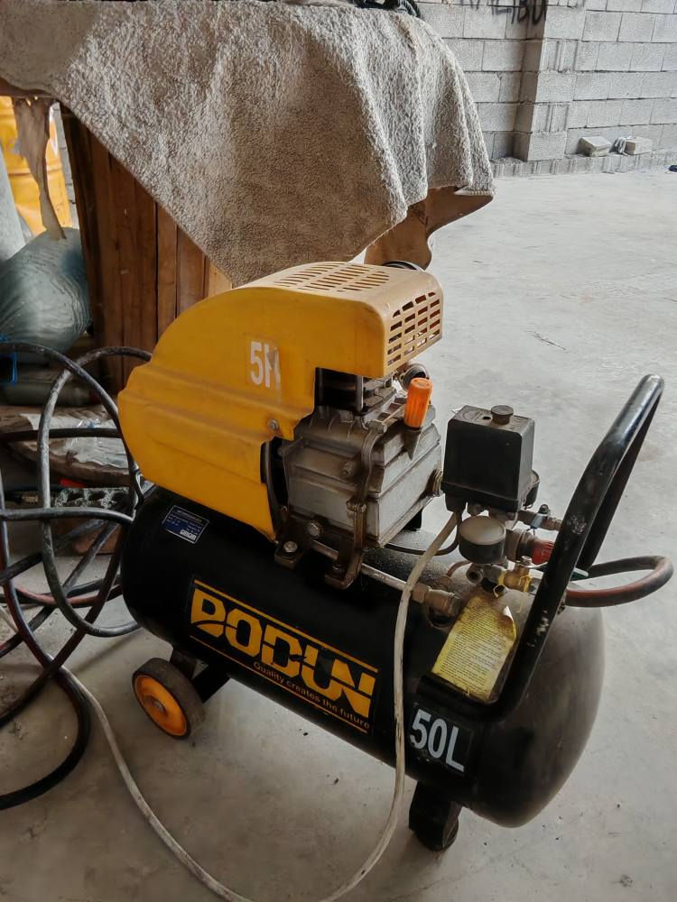 كومبريسةري هةوا ٥٠ لتري بؤ فروشتن
٢٠ مةتر صوندة و ٢٠ مةتر وايةري لةگةلداية
نويية كةم ايشي كردوة
شوين هةولير
رقم موبايل : *********** أربيل, العراق
