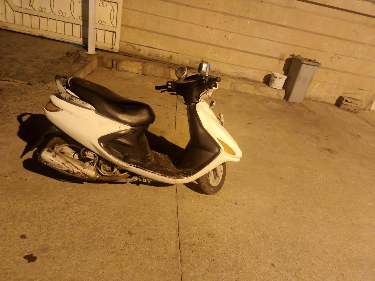 فراشه نثيه 140 للبيع أي عيب مابي كهربايات كامل شغال شرط سلف و هندر لايت زينون و لايت بومه كفرات نضيف محرك ممفتوح كابريتر بلادي كل عيب مابي صالنصا بلادي كفرات كامل بلادي موديل 2004 سعر 400 بي مجال رقم ***********
