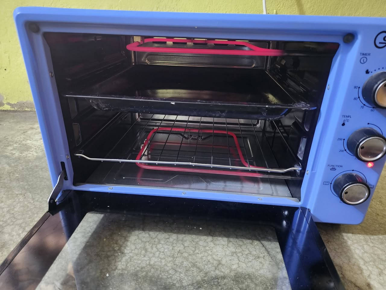 سلام اوفن جديد مستخدم مره وحده الله شاهد للبيع مشتري 95 مكان شهربان قريه سلامه استفسار خاص او *********** قيم الي الله يرضه بي
