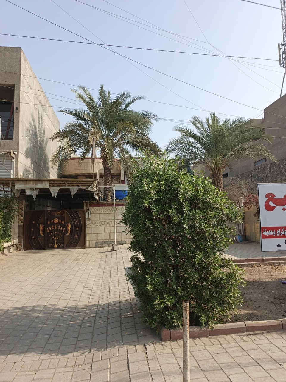 🔥 فرصة استثمارية ذهبية للبيع – بغداد / أور 🔥
عقار تجاري مميز على شارع القدس مباشرة
📍 الموقع: بغداد – منطقة أور – شارع القدس
📐 المساحة: 360 م²
🏢 الواجهة: 12 متر 
🚦 موقع حيوي جداً بحركة تجارية (مقابيل مستشفى أم البنين الاهلي وقريب على مستشفى الشعب العام ومجاورمجمع طبي ومذخر ادويه) 
🏗 تفاصيل العقار:
رصيف كبير 12م ×15م
✔ الطابق الأرضي: حديقه وكراج يسع سيارتين وخدمات خارجيه ويحتوي على اربع غرف مع خدمات وترك خلفي

✔ الطابق الثاني: 4 غرف كبيرة مع خدمات

📌 مناسب جداً لـ:
شركة، مركز طبي، مختبر، معهد، مدرسة أهلية، مطعم، أو مشروع استثماري بعائد ممتاز.
📑 سند مستقل باسم شخص
💰 السعر: 5 مليون دينار للمتر 
📞 للاستفسار: (***********) النور للعقار مع صوروفديو
