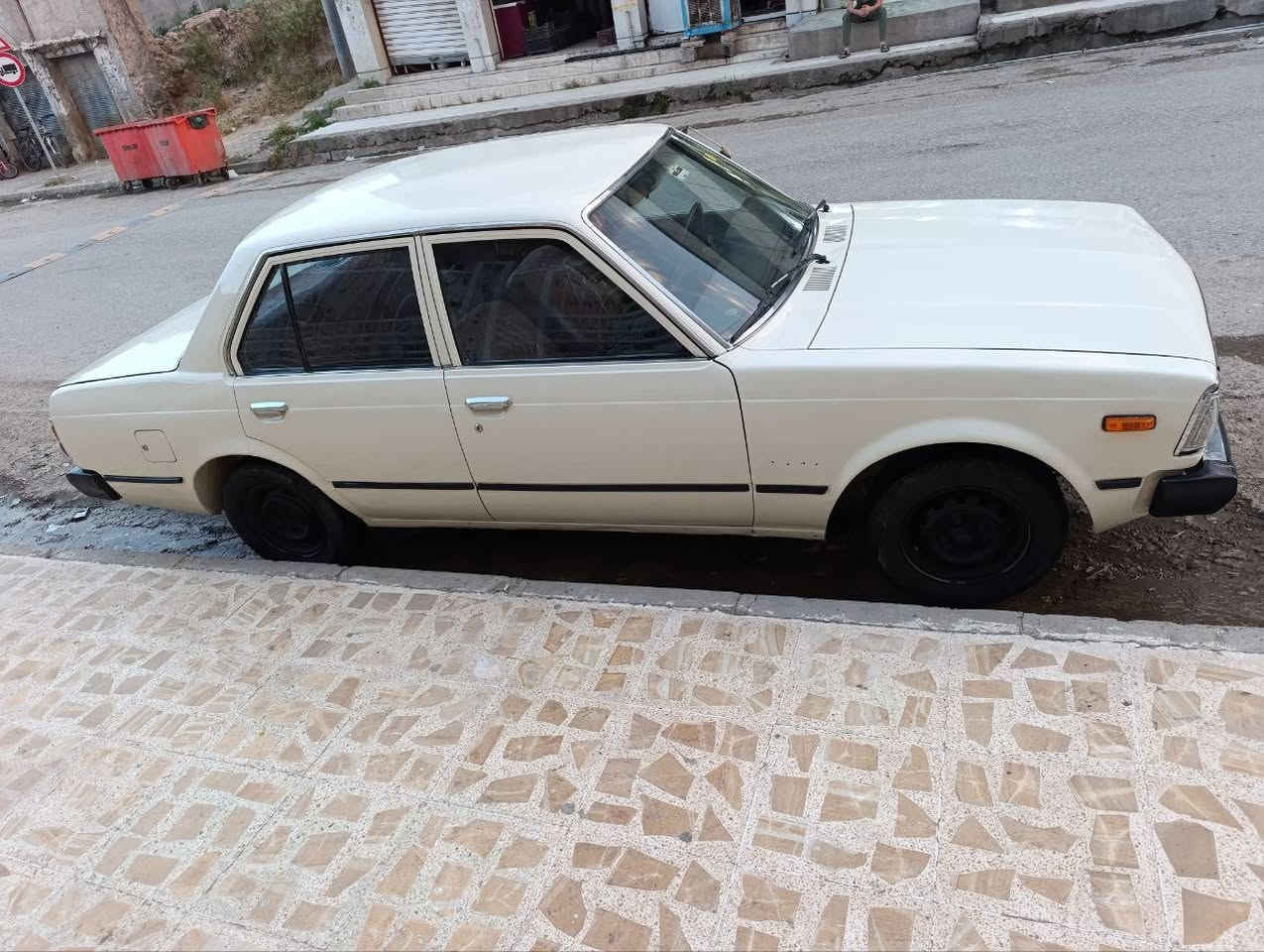 كرونه للبيع 
موديل ١٩٧٩ كير مكينه شرط تدفئه تبريد شرط رقم كركوك سنويه لحد ٢٠٢٧ سعرها ٤٢ وبيها مجال سياره صبغ عام للجماليه عنوان كركوك / التون كوبري - مكلف بل نشر فقط رقم صاحب سياره موجود 
كورك ***********
اسيا ***********
