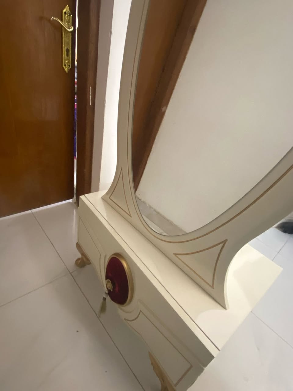 غرفة نوم للبيع في بغداد ٩قطع السعر ١،٦٠٠،٠٠٠ وبيهة مجال للشراي الرقم  ***********وتساب واتصال
