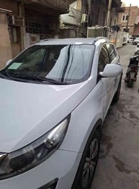 كيا سبورتج للبيع موديل ٢٠١٥ بيضاء اللون خليجي حجم المحرك ٢٠٠٠ دوش ماشي...
