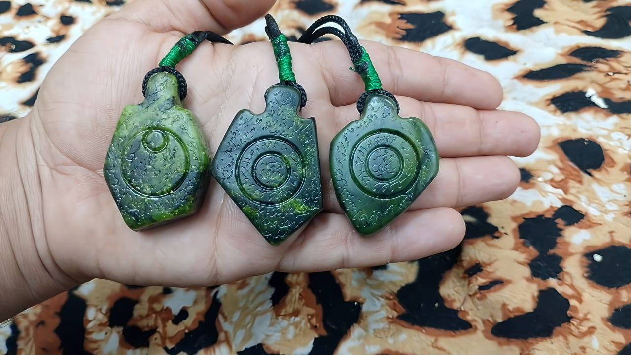 يا الله سلام عليكم اخوان توفرت أشكال مختلفة و 
متوفر جميع انواع و اشكال  العباس اباد الأفغاني الاخضر و الزيتوني و الاسود متوفر اكثر من 15 شكل وجميع الأحجام متوفره (جمله و مفرد) و  مخطوط وجهين ايات قرآنية و آيات أبطال السحر و طلسم الشفاء و آيات الشفاء وايات طرد العارض وايات الحسد و النفس و العين  وصراط علي حق نمسكه وسبحان من الجم الجن بكلماته واذا مرضت فهو يشفيني و ننزل من القرآن ما هو شفاء ورحمه للمؤمنين 
(متوفر عباس اباد منقوش حرز سيد علي القاضي وايات ابطال السحر) 
و(متوفر عباس اباد قديم)
و(متوفر فصوص محابس عباس اباد افغاني زيتوني منقوش من كل جهات ايات أبطال السحر)
و(متوفر عباس اباد تحصين مال بيت حجم كبير)
و(متوفر عباس اباد ويشم في قلاده واحده)
و(متوفر شرف شمس + عباس اباد في قلاده واحده)

(للاستفسار مراسله الصفحه او الإتصال على الرقم ***********)
(متوفر خدمه توصيل🚚جميع محافظات العراق)
