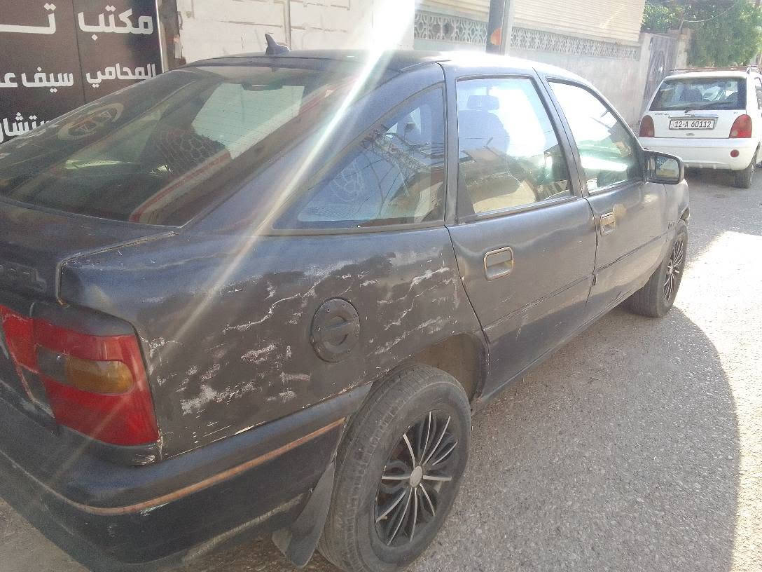‎اوبل فيكترا موديل ٩٢ مكينه ١٦ سنويه بسمي بس ساقطه سعر ٣٠ورقه بيها مجال
***********‎ موصل, نينوى
