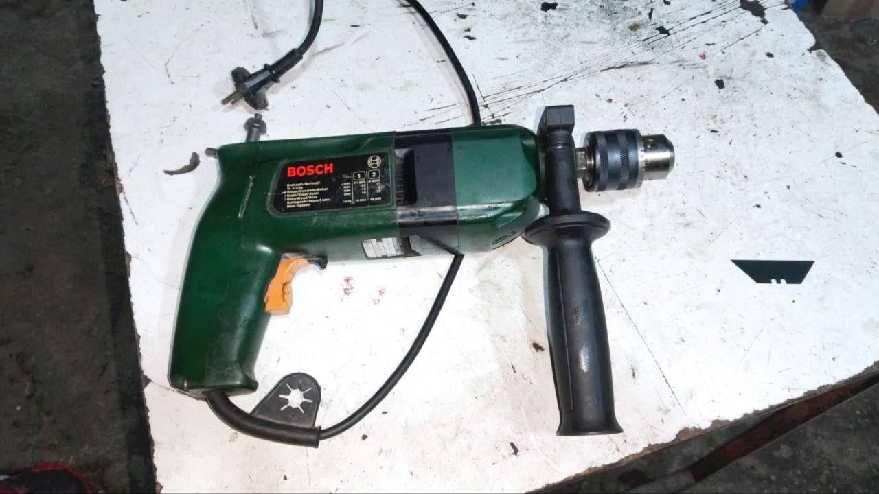 دريل بوش استيراد مؤسسة (سعر 135 الف مع التوصيل) مستخدم شبه جديد بلادي نظيف جدا  طوبة 13 ملم سرعتين ميكانيكية + تحكم سرع يالسويج اتجاهين نظام همر وتقثيب منشأ سويسري للتواصل ***********
