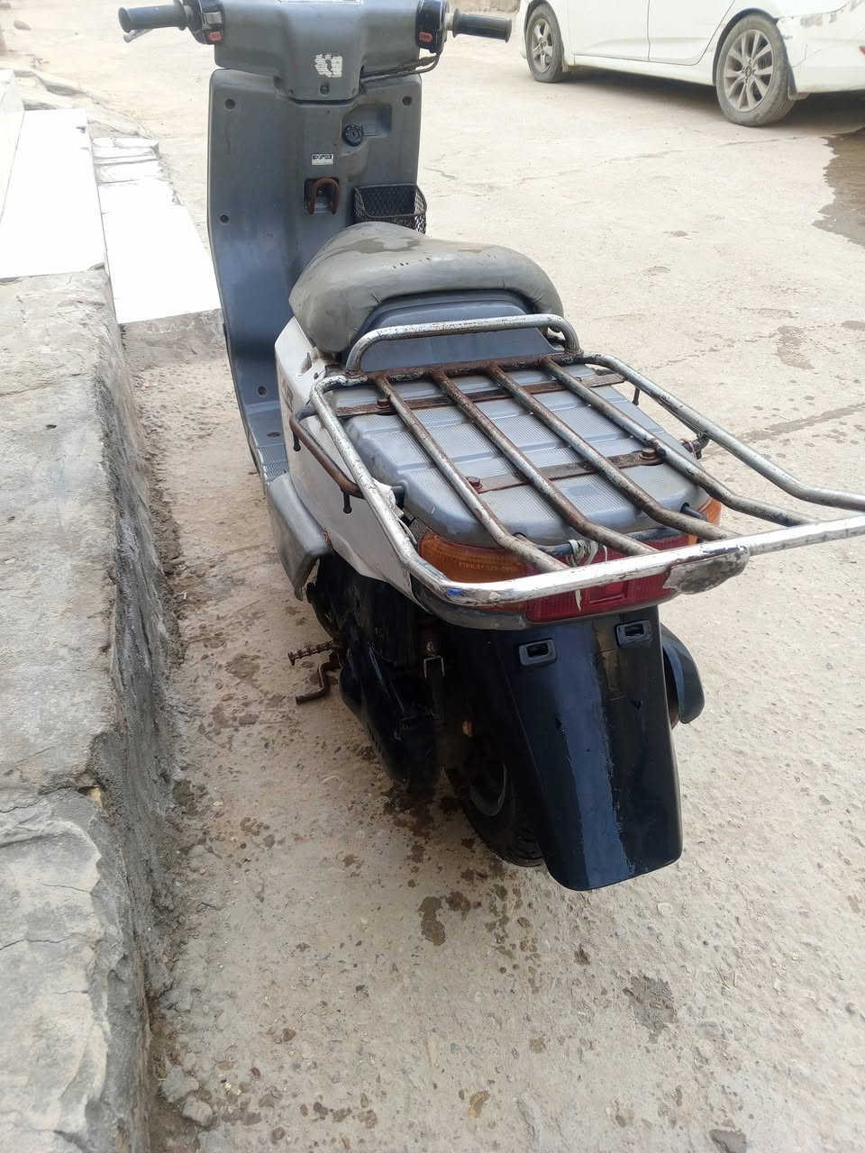 السلام عليكم دراجه للبيع مكينه مامفتوحه كهربائيات شغاله السعر 300 وبيه مجال المكان  حي المعلمين الجديد ***********
