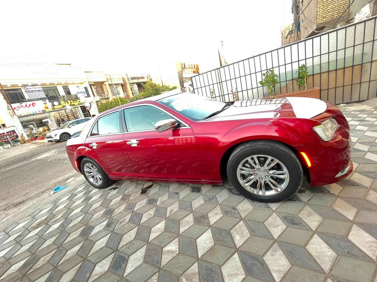 السلام عليكم للبيع كرايسلر C300 موديل ٢٠١١
محدث بالكامل ٢٠١٦ تحديث اصلي رقم بغداد باسمي تحويل مباشر وارد امريكي حادثه جاملغ وبنيد بدون ايرباك بدون دواخل السياره جاهزه مكينه كير صدر تبريد كلها مكفول  جديده تخم تاير كله جديد السياره جاهزه من كل شي مواصفات شاشه كامره خلفيه كروس سرعه تحكمات كشنات كهرباء وجلد تدفئه وباقي المواصفات معروفه مكان السياره بغداد البنوك
السعر 150 وبيهه مجال
للاستفسار***********

