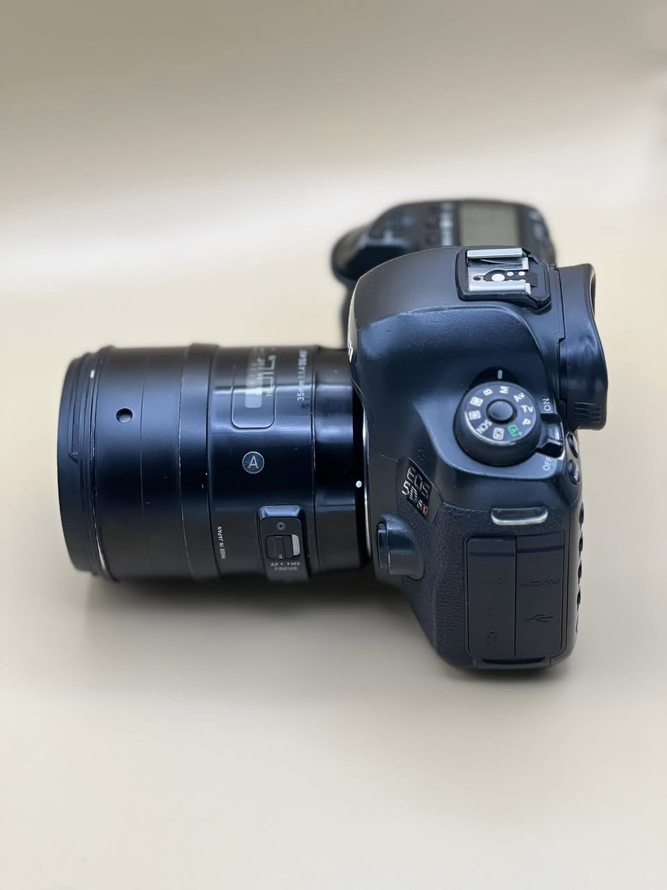 Canon 5D sr 
Lenze 35m  1.4
Bo froshtn 
Nrx 500$                           فرۆشتنی خێرا 
***********
