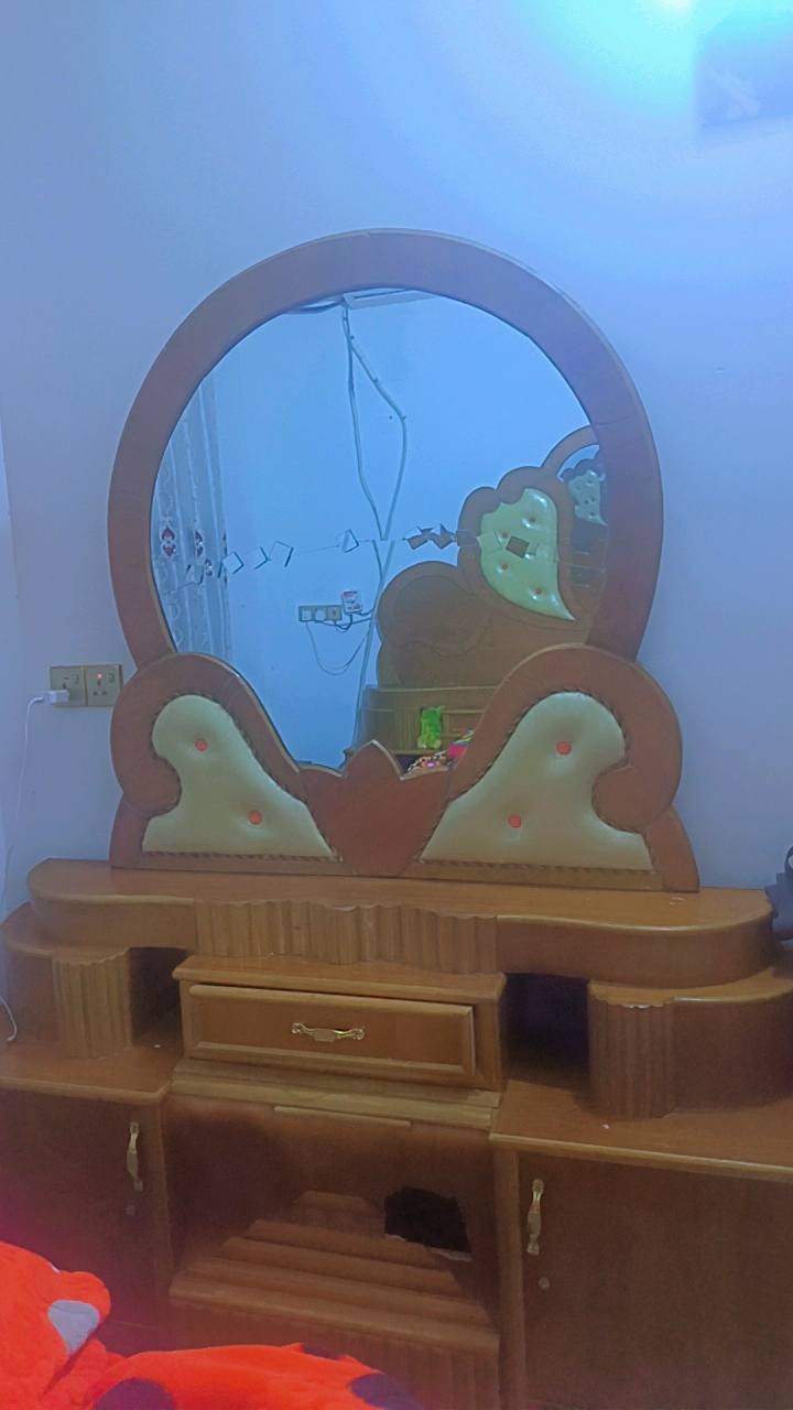 سلام عليكم جربايه وميز مرايه للبيع مكاني كربلاء 200 قفل ‏‪***********‬‏
