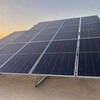 قمة الاستقرار.. عندما تجتمع قوة العاكس مع ذكاء البطاريات! 🔋 لكل من يبح...