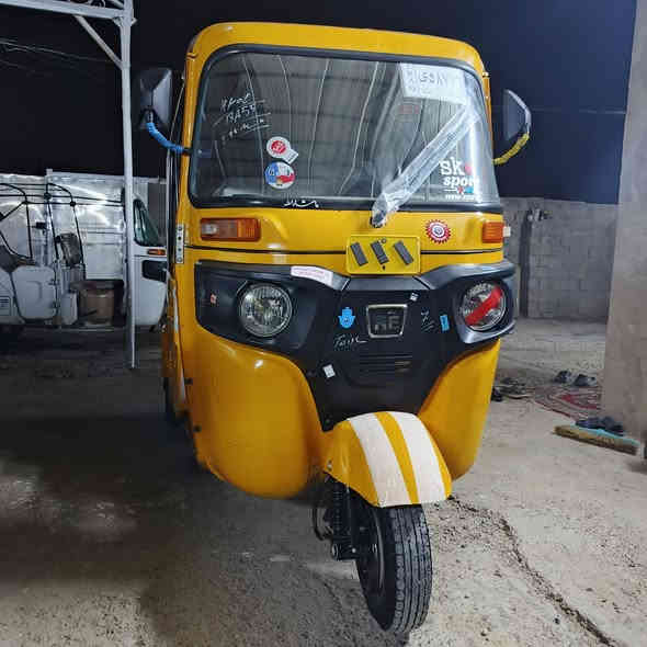 السلام عليكم تكتك للبيع موديل 21 شهر 11 كلها بلاديه العنوان بغداد مدينة الصدر رقم الهاتف ***********
