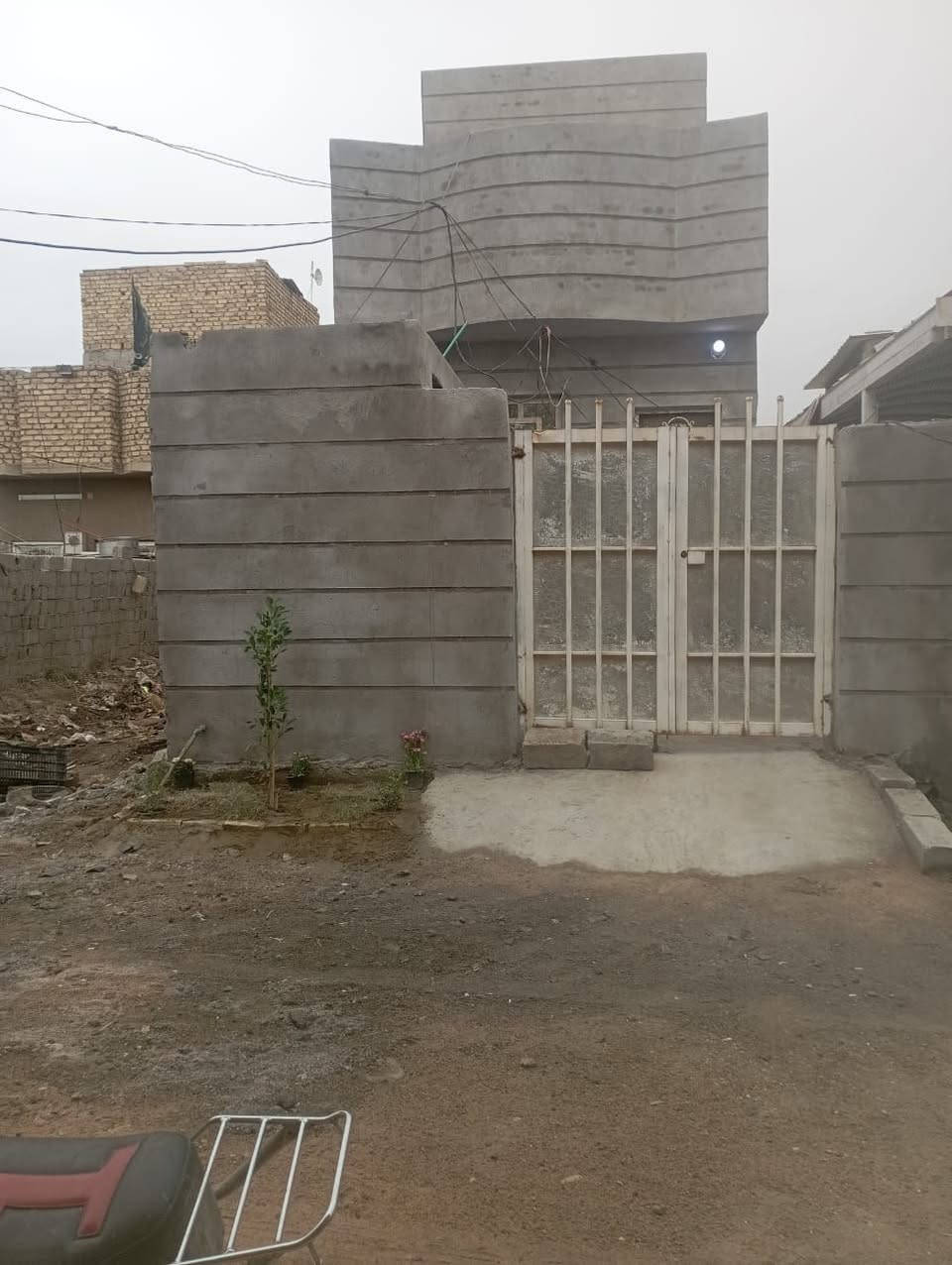 سلام عليكم بيت طابو زراعي سند 25 مساحه ميه عنوان سيف سعد مقابيل شارع المشجر استفسار اتصال *********** سعر 45 وبي مجال بيت صالح لسكن
