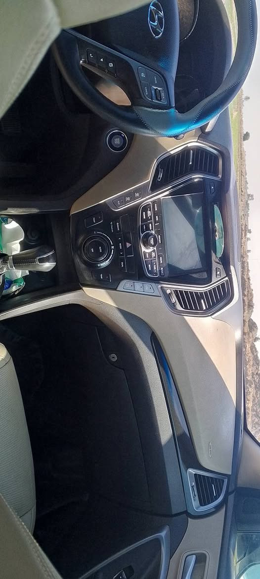 سنتافي خليجي فول مواصفات واحد علا واحد موديل 2016 محرك سته سلندر سبعه راكب بصمه بنراما كشن كهرباء كامره حساسات خلفي دفع رباعي ماشيه 113 كيلو تريد تحويل تريد وكاله بابل الحمزه الغربي خارج ***********
