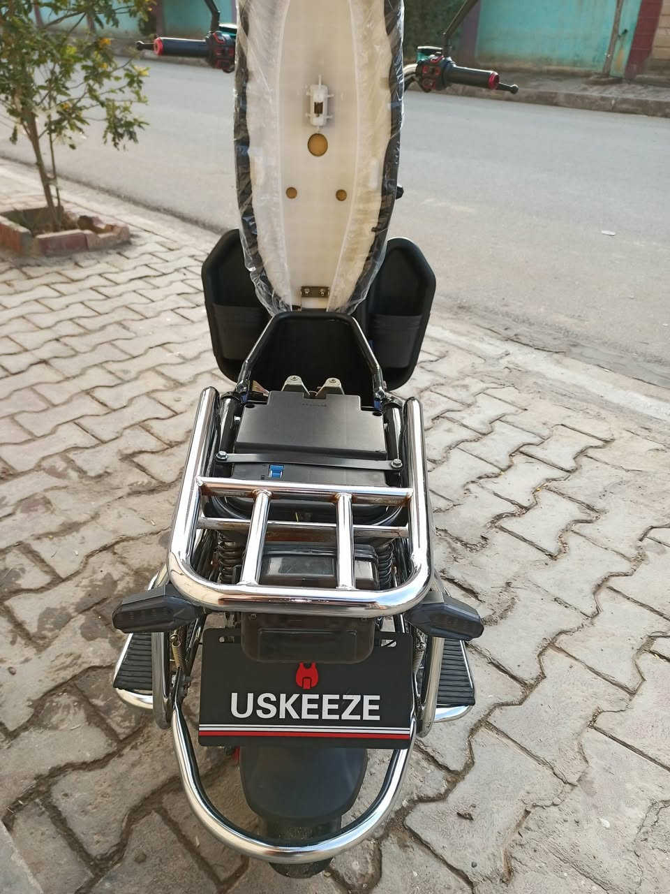 السلام عليكم متاح مطور شحن للبيع كهربائياته كله شغاله تاخذ علئ الفحص 5 بطاريات المطور مامستخدم شي قليل  تاخذ علئ الفحص المطور جاهز من كلشي النضافه مثل ماموضح بلصوره  السعر 500 وبي مجال  للاستفسار اكثر الاتصال علئ الرقم ***********
