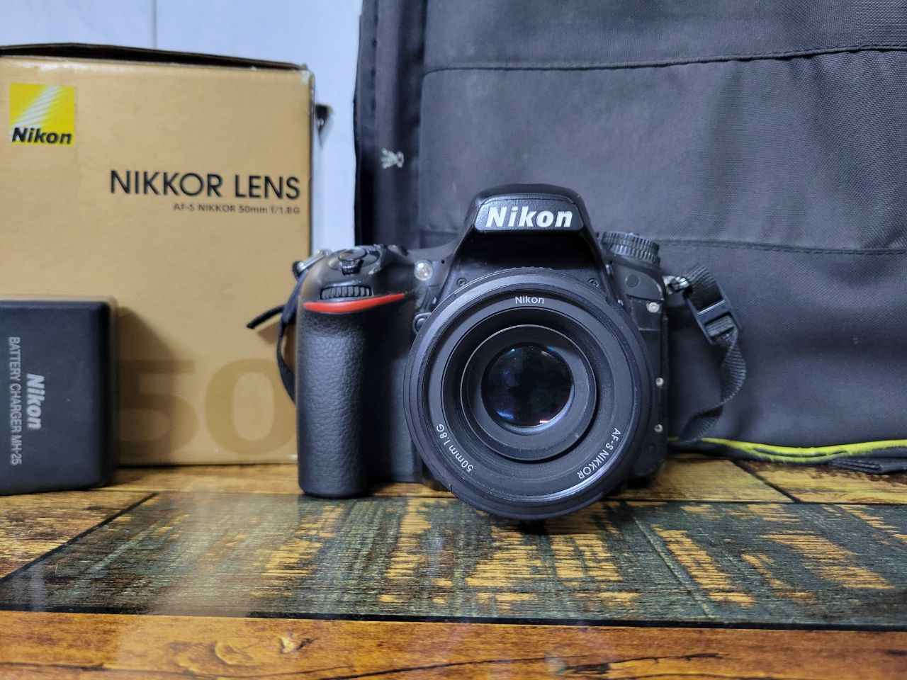 للبيع كامرة نيكون D750 فول فريم مع عدسة 50m 1.8G مع جنطة ظهر مقسمة و شاحنة و بطارية و رام مواصفات معروفة شاشة قلاب WIFI فقط جلدة واكعة السعر 775 الف مكاني بغداد قرب جسر الطالبية الجديد رقمي *********** بغداد, العراق
