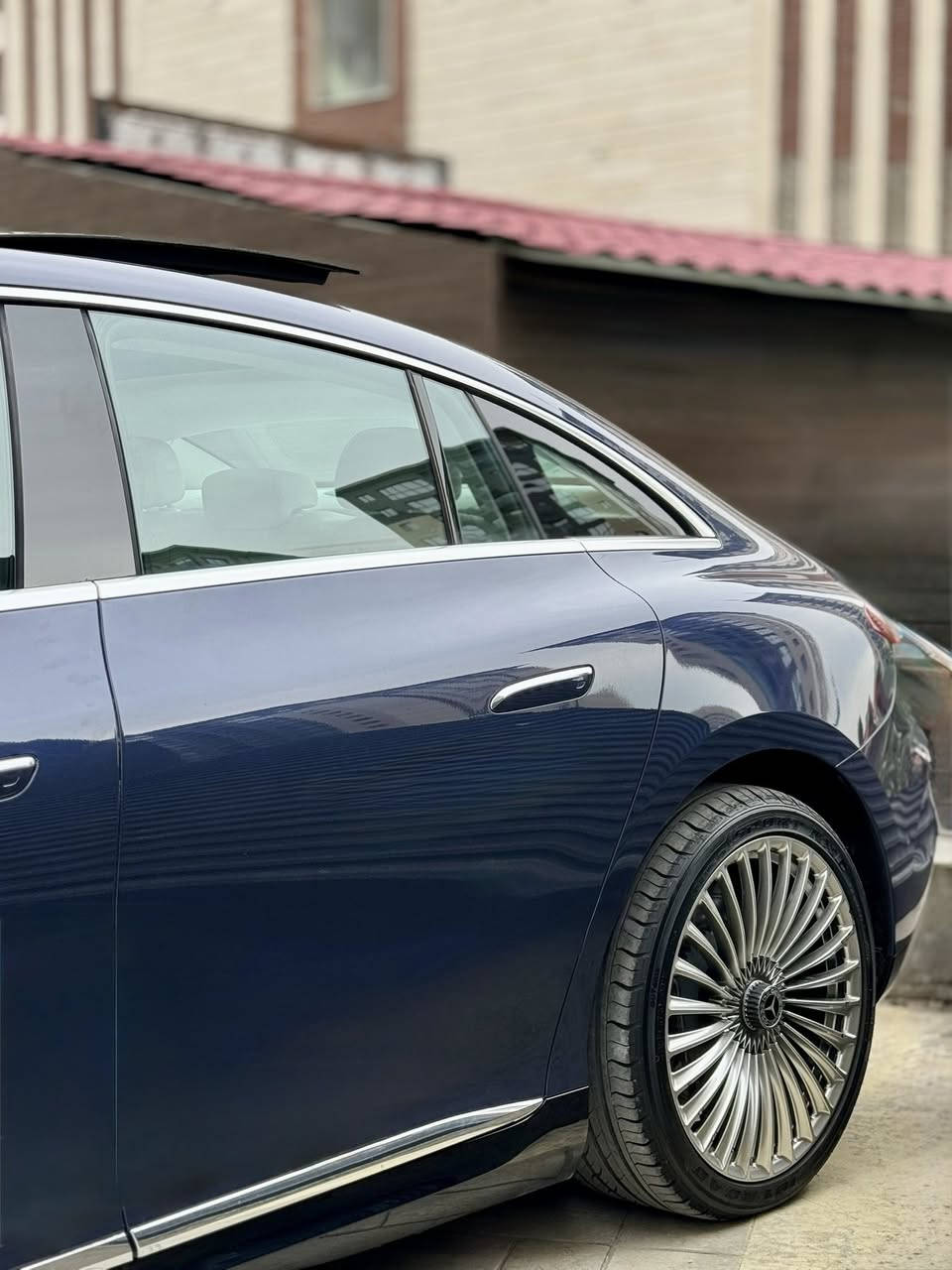 للبيع  ب سعر البلاش مرسيدس-بنز EQE 350 4MATIC موديل 2024
اللون : أزرق مميز
اللون الداخلي: أبيض فاخر
الممشى: 3,000 كم فقط
الدفع: رباعي 4MATIC
سقف بانوراما
جكات (تعليق) هوائية AIRMATIC
شاشة وسطية كبيرة (هايبر سكرين)
شاشة خلفية للركاب
مقاعد كهرباء مع ذاكرة
دخول وتشغيل بصمة
إضاءة داخلية محيطية (Ambient Light)
كاميرات 360 درجة مع حساسات كاملة
أنظمة أمان ومساعدة قيادة حديثة
حساسات أمامية وخلفية متكاملة
نظام المحافظة على المسار
للبيع مرسيدس-بنز EQE 350 4MATIC موديل 2024
اللون الخارجي: أزرق مميز
اللون الداخلي: أبيض فاخر
الممشى: 3,000 كم فقط
الدفع: رباعي 4MATIC
سيارة كهربائية بالكامل
أنظمة أمان ومساعدة قيادة حديثة
حساسات أمامية وخلفية متكاملة
نظام المحافظة على المسار
 مراقبة النقطة العمياء
 تثبيت السرعة الذكي
 فرملة الطوارئ التلقائية
 تنبيه حركة المرور الخلفية
قيادة شبه ذاتية
نوع البطارية: ليثيوم أيون
 سعة البطارية: تقريباً 90 كيلوواط
 مدى القيادة: يصل تقريباً إلى 600 كم بالشحنة الواحدة
 تدعم الشحن السريع DC
حادث سطحي بدون أي ضرر بالهيكل الداخلي
جميع الدواخل وكالة ومكفولة
بدون ايرباك 
قطعة واحدة مراقبة النقطة العمياء
نتثبيت السرعة الذكي
فرملة الطوارئ التلقائية
 تنبيه حركة المرور الخلفية
 أنظمة قيادة شبه ذاتية 
السعر 41:500 وبي مجال 
للأستفسار 
*********** 
مكاني بغداد الكرخ قرب من المطار
