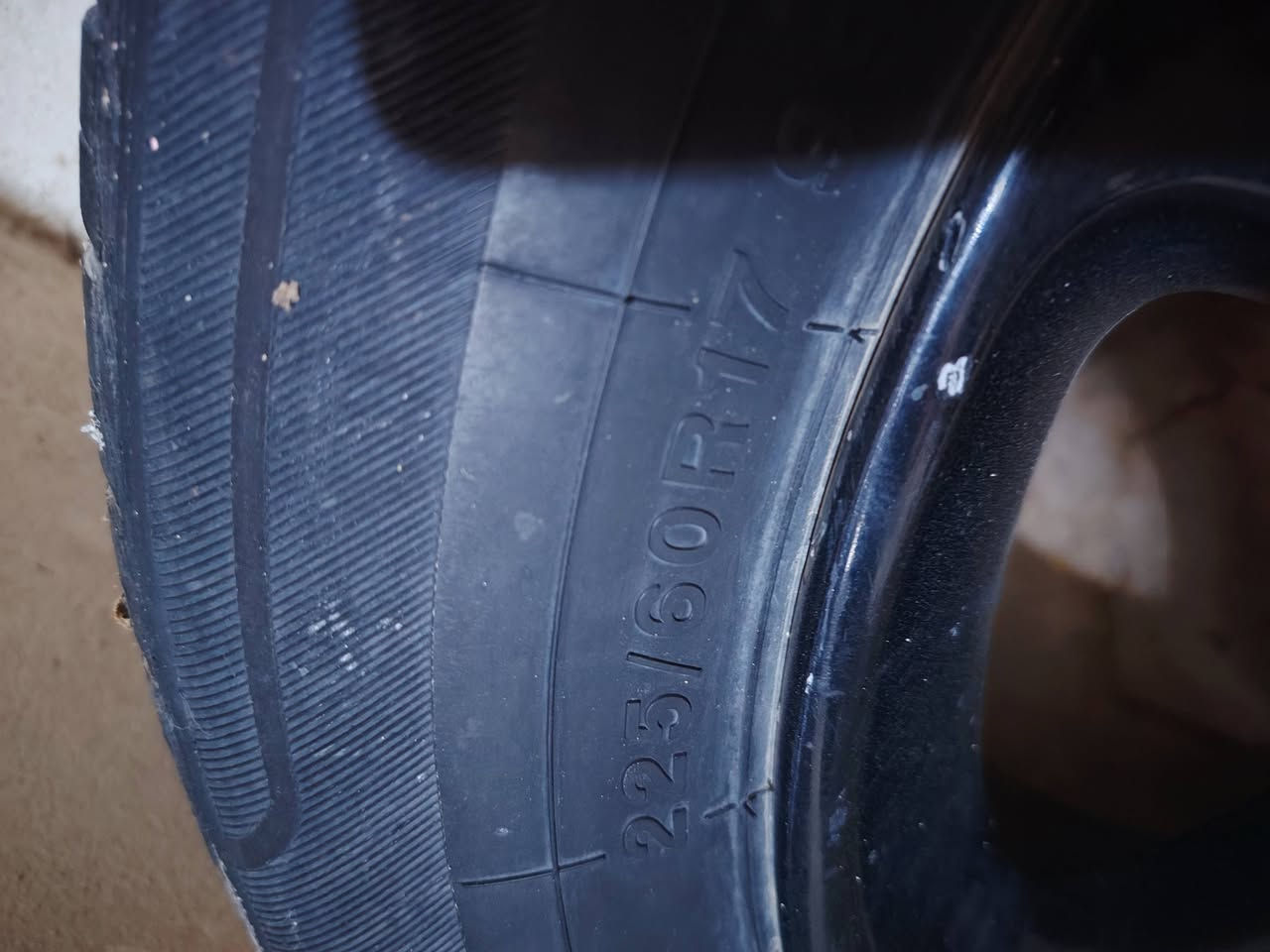 تك ويل كب اصلي مع تاير قياس 17 السعر 65
***********
