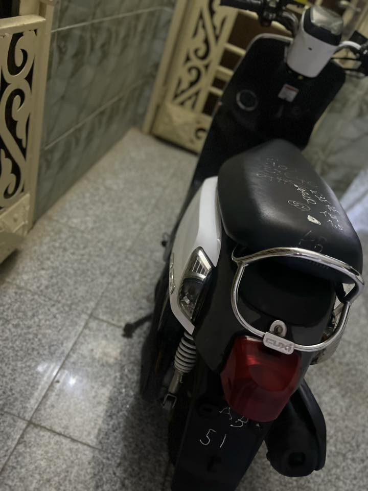 سلام عليكم دراجه بوليس نضيفه جدن موديل 2012نوزل دراجة خير من الله السعر مليون 100بي مجال رقم الهاتف ***********
