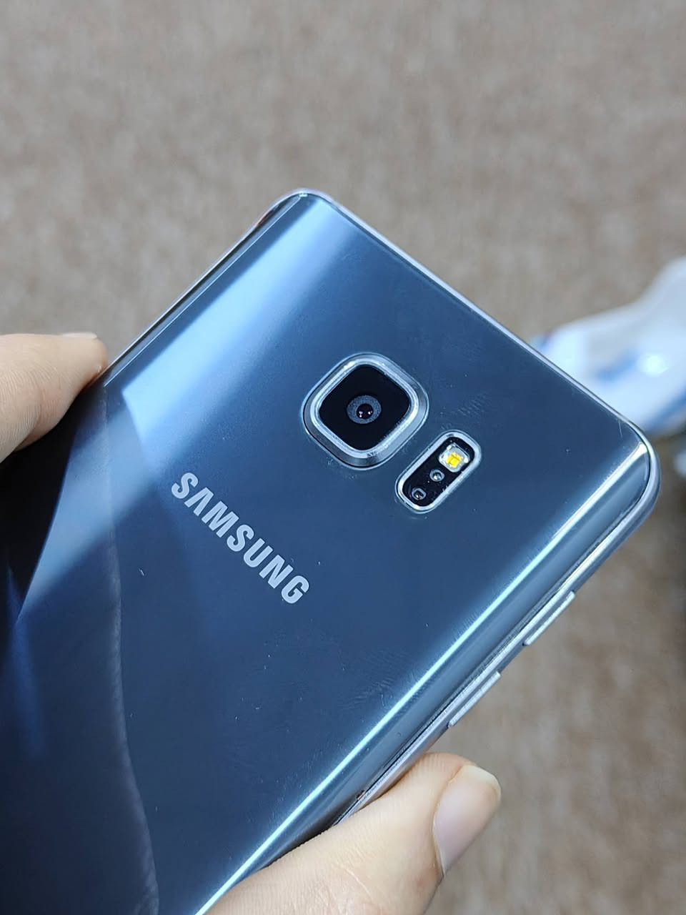 نوت 5 اصلي بلادي ماداخل صيانة نضيف انتيكة
مابي اي مشكلة كارتونتة وياه نفسهة مالتة 
السعر 125 الف مكاني البصرة مشراك القديم
رقمي ***********
