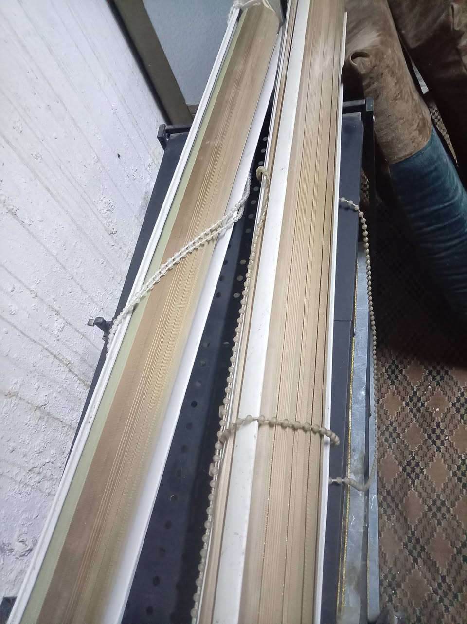 السلام عليكم ذني غراض نضيفات كرسي دسكام وميز تلث رفوف وثنين برد سحب رتفاع تلث مترات  متر كلهن ب30بيع مستعجل خاص او ***********
