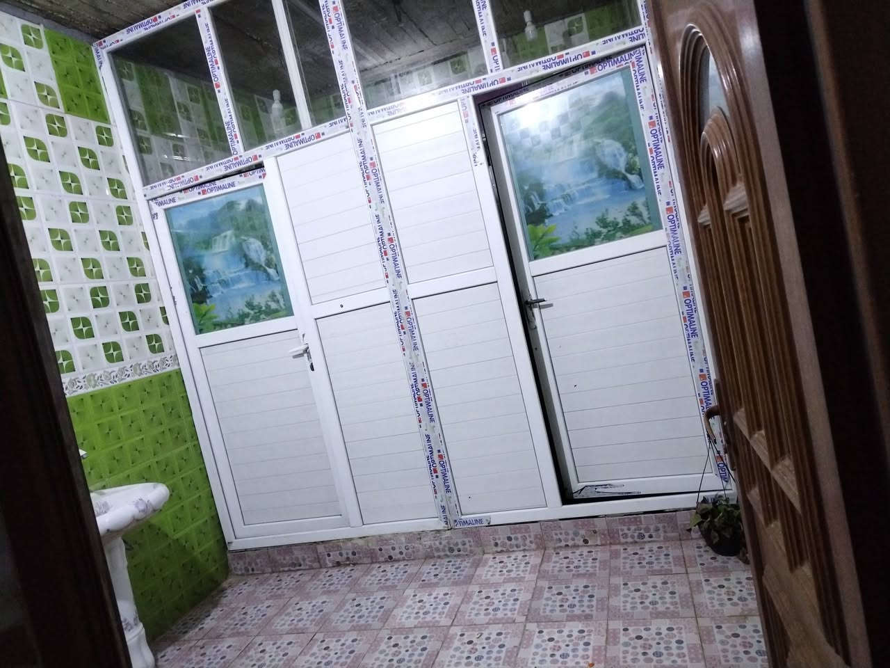 بيت زراعي للبيع طابقين الجوه نفس الفوك  (الطابق الثاني بي نواقص)  مساحه 260م بناء حديث 
السعر/ 135 مليون وبي مجال بسيط 
العنوان/ حله نادر الثاني كراغول شارع الكبان. 
الرقم / ***********
