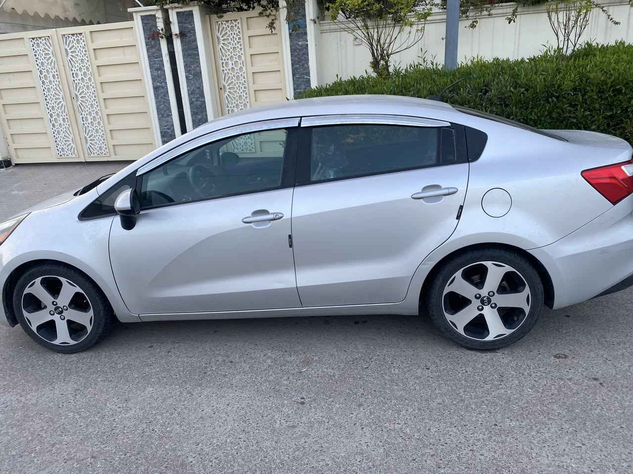 كيا ريو 2017 بيها باب واحد بارد ومصبوغ بخ
السيارة باسمي سنوية جديدة
موجود السونار مالتها مال قبل 3 اسابيع 
كير ومحرك وتبريد مكفول
سعرها 105 بدون مراوس بيع فقط
***********
