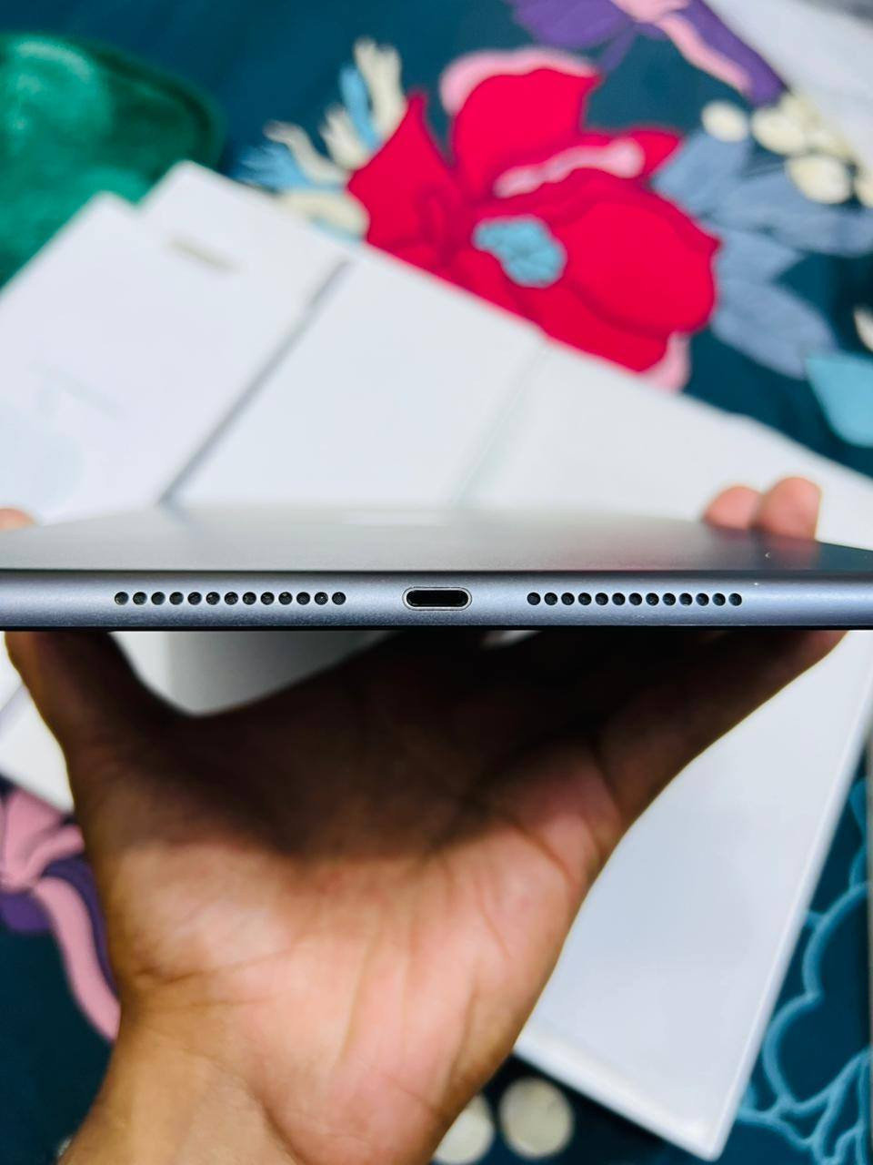 السلام عليكم 
Ipad (9th Generation) 
ايباد ابل 9 الذاكرة 64 GB 
النظافة 99% 
ملحقاتة كاملة (كارتونة + شاحنة + حافظة) الاصليات 
الايباد جداً نظيف مستخدم للدراسة فقط 
(290) الف 
عنواني (بغداد / مدينة الصدر) 
***********
