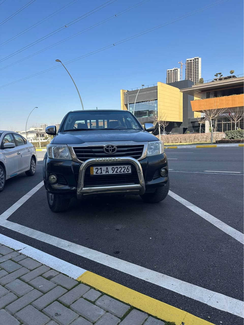 مەرزییە گێڕ عادی٢٠١٣ 
***********
ڕەنگی ڕەش
 سیدنهرۆ فول فول
مەكینەی نەكراوەتەوە
 چەمەلغی لای سایەق پەڵەیەك بۆیاخی هەیە سۆنەرم،  داناوە لەگەڵ  هەنێك كاڵبونەوە
 سعری١٧٨گەڵایە السليمانية, العراق
