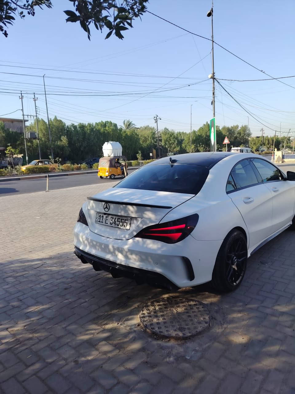 سلام عليكم
 مارسدس فئة CLA حجم250 موديل 2017 فول مواصفات بنوراما  كشنات جلد لونين سيارة وارد أمريكي بيهة حادث بل جاملغ الخلفي 
سيارة مصبوغة جمالية مكينة أربع سلندر تيربو 
العنوان بغداد / الكرخ

السعر 110$
***********
ماجاوب بس على الاتصال
